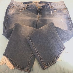 Torrid croped skinny jeans with side lace size 20
